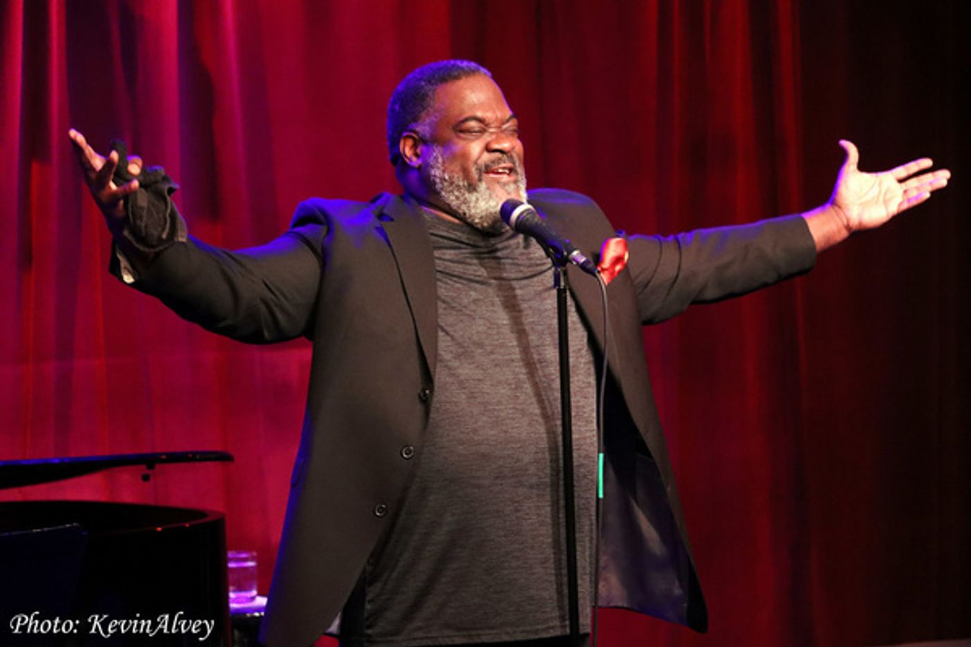 Photos: James Barbour Celebrates The Season At Birdland  Image