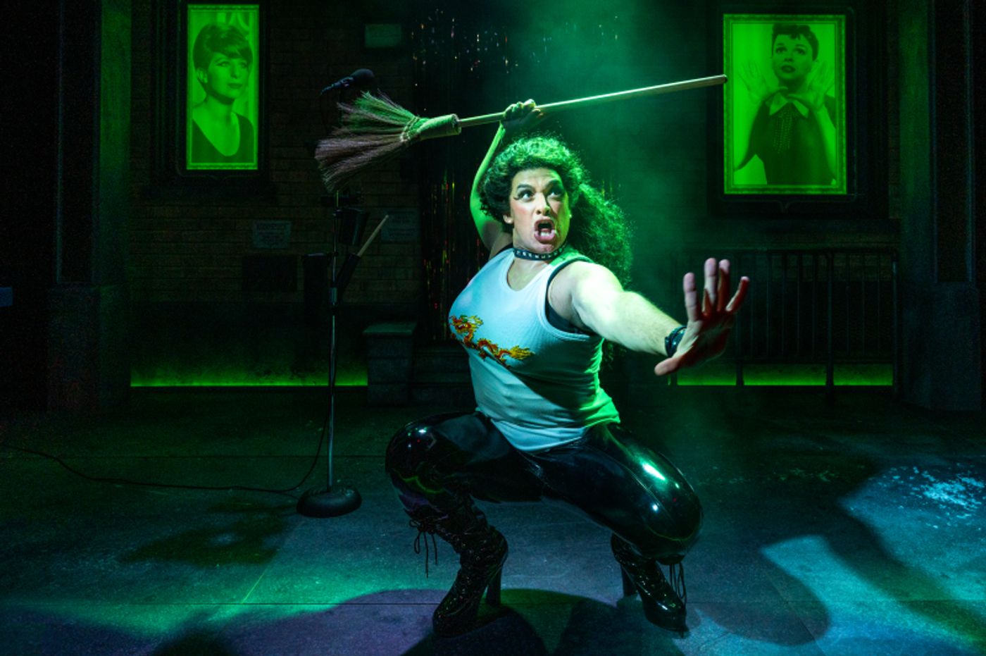 Review: WHICH WAY TO THE STAGE at Signature Theatre  Image