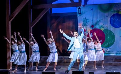 Tommy Thurston and the cast of IRVING BERLIN'S WHITE CHRISTMAS Photo