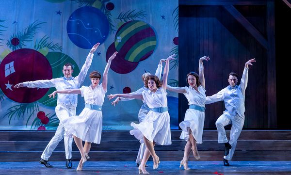 Cast of IRVING BERLIN'S WHITE CHRISTMAS Photo