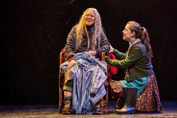 Finty Williams, Millie Hikasa Photo