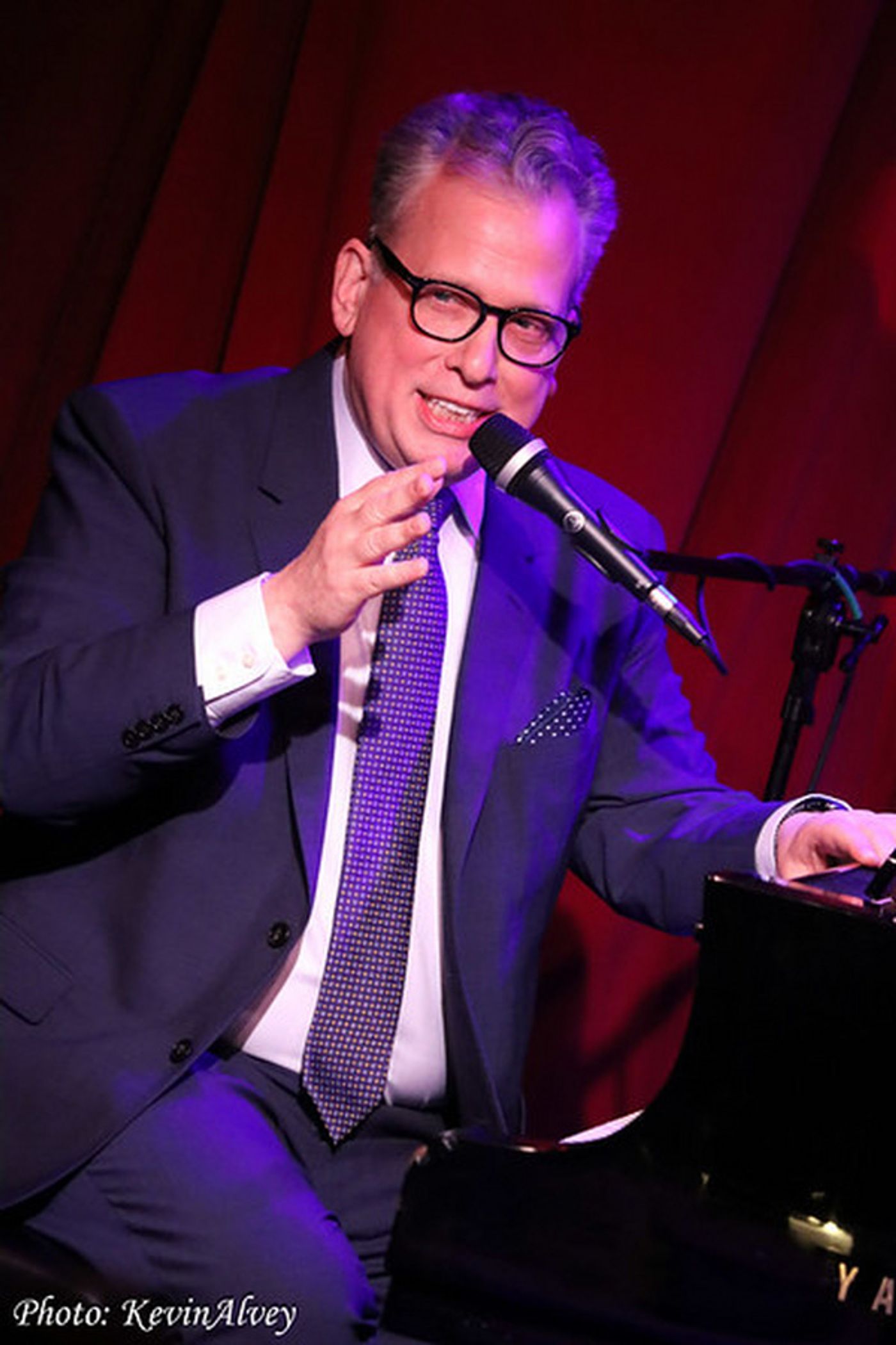 Photos: Jim Caruso's Cast Party is a Holiday Hullabaloo at Birdland  Image