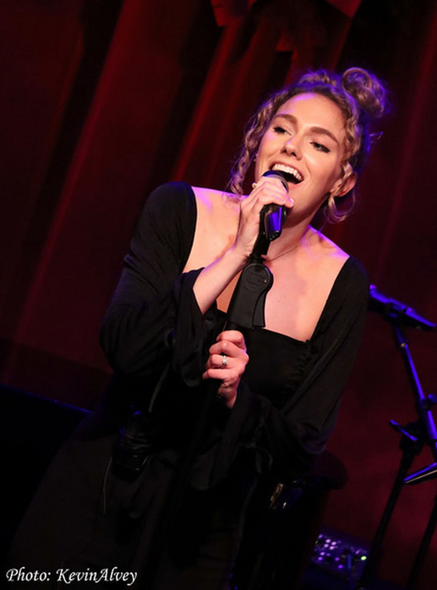 Photos: Jim Caruso's Cast Party is a Holiday Hullabaloo at Birdland  Image