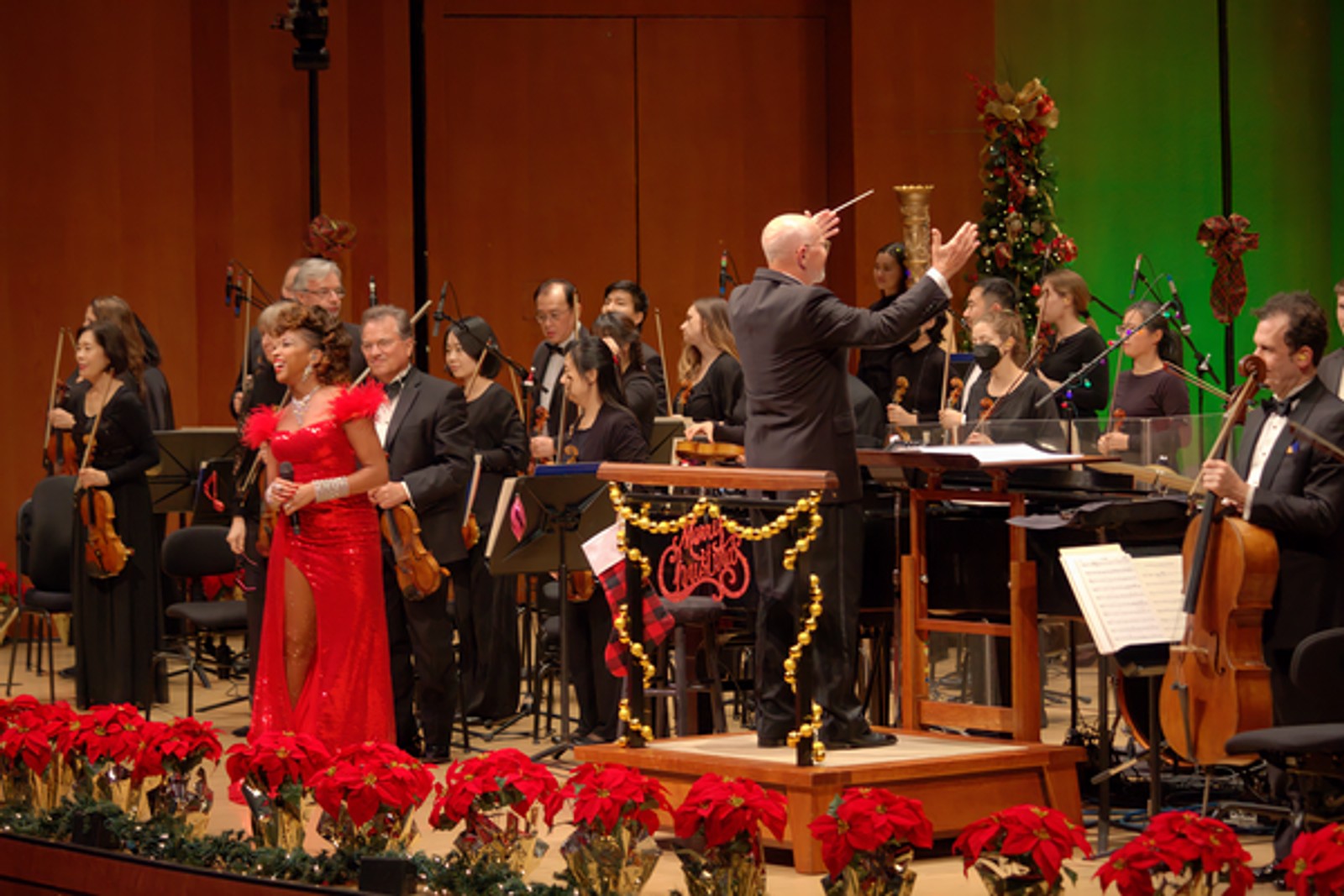 Photos: Broadway & Opera Star N'Kenge Dazzles With Houston Symphony In A VERY MERRY POPS — photo 16 of 17