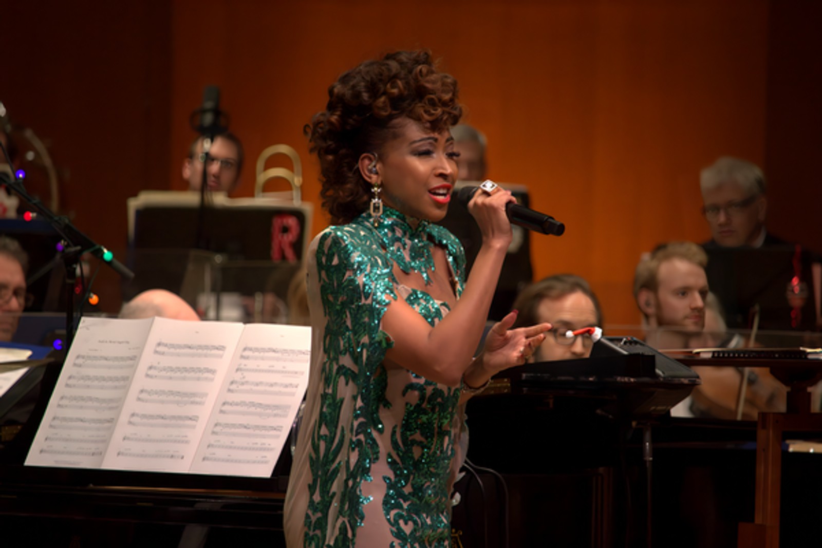 Photos: Broadway & Opera Star N'Kenge Dazzles With Houston Symphony In A VERY MERRY POPS — photo 10 of 17