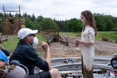 Director Matthew Warchus, Alisha Weir as Matilda Photo