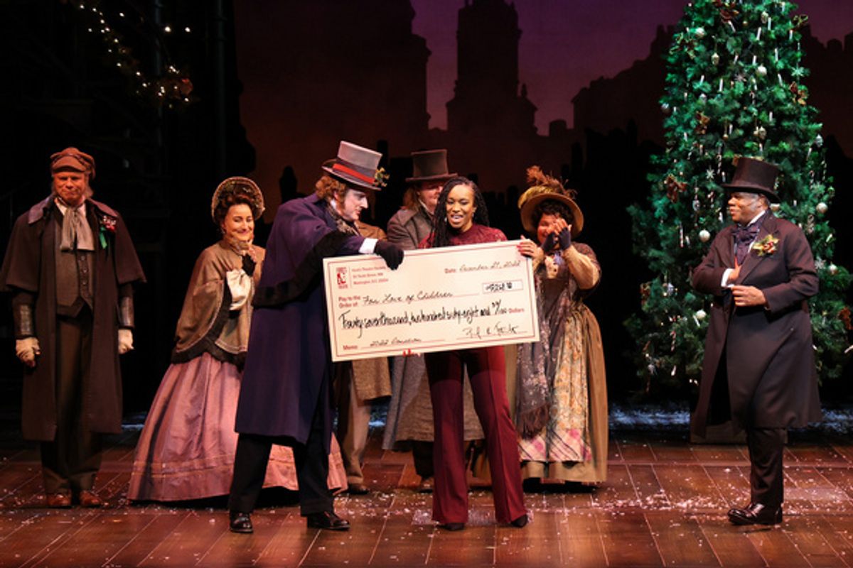 Stephen F. Schmidt, LaToya Clark, Craig Wallace and the ensemble of A CHRISTMAS CAROL at 
