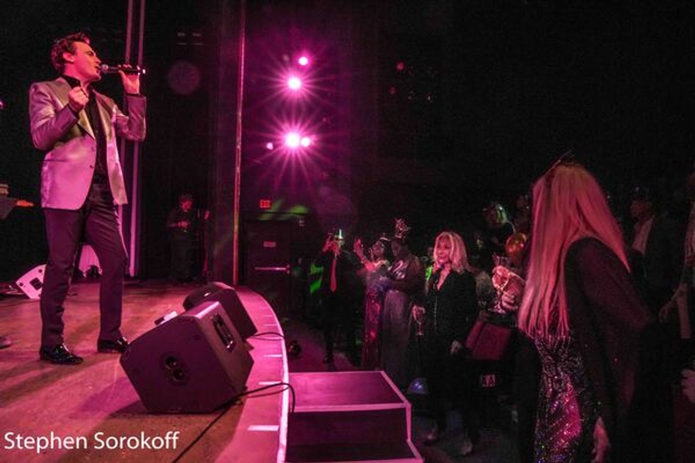 Photos: Erich Bergen Rings in the New Year at the Wick Theatre  Image