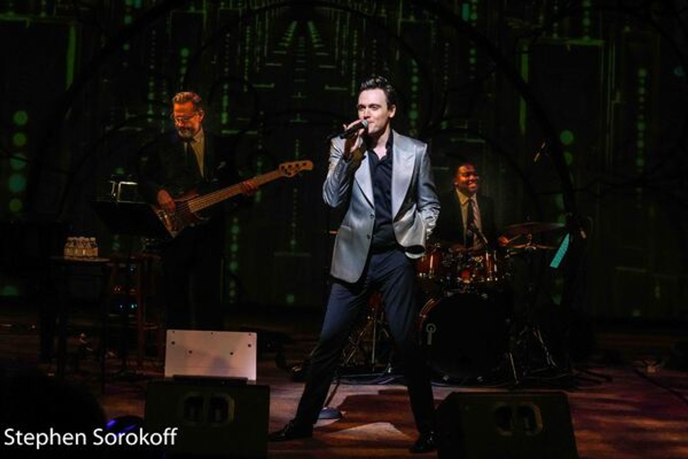 Photos: Erich Bergen Rings in the New Year at the Wick Theatre  Image