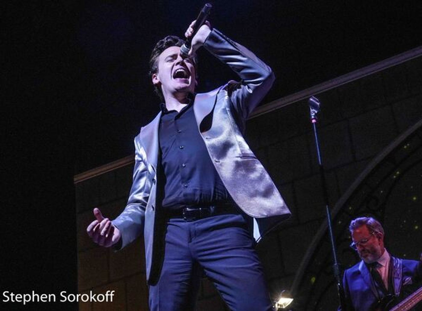 Photos: Erich Bergen Rings in the New Year at the Wick Theatre  Image