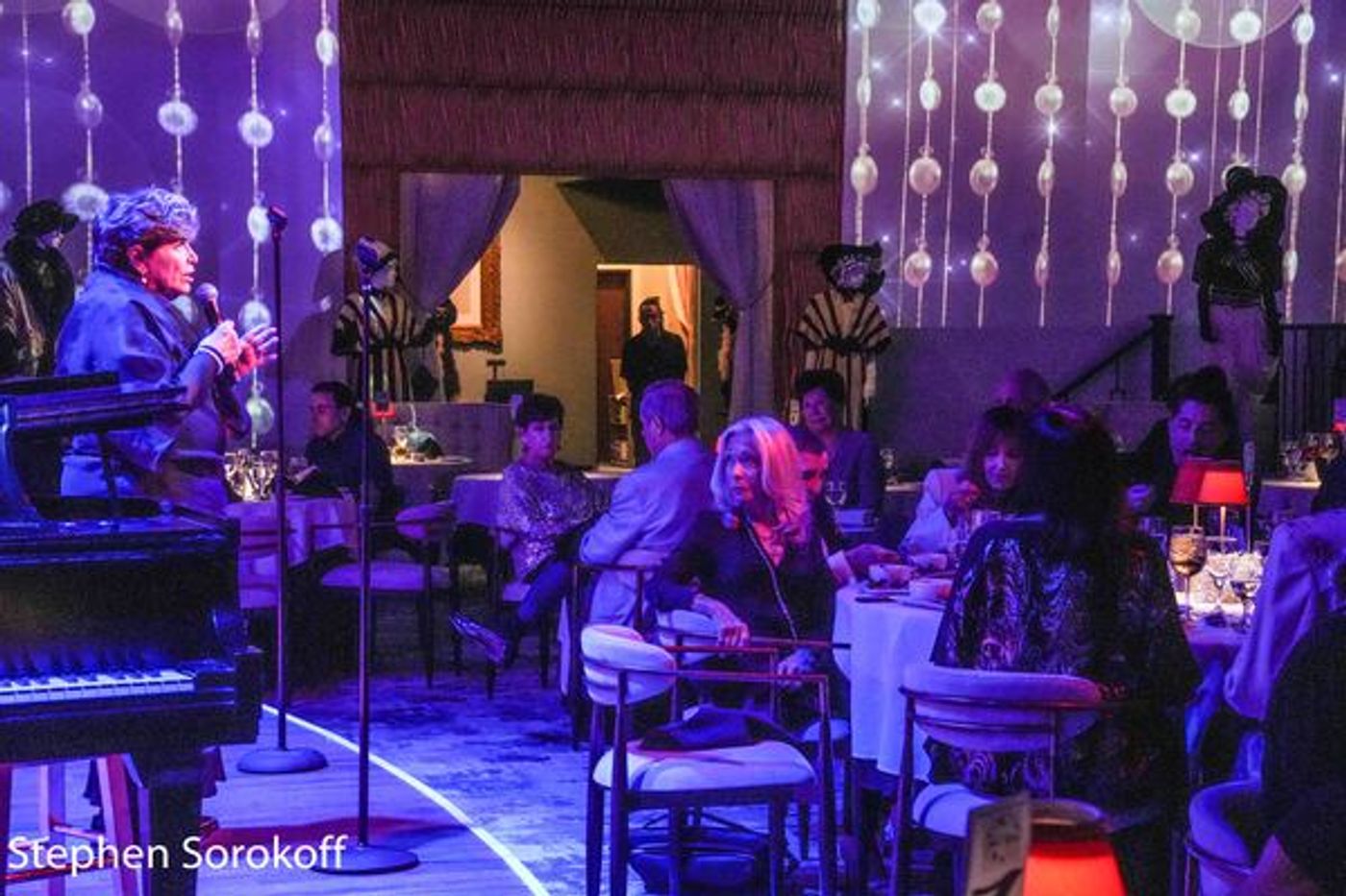 Photos: Erich Bergen Rings in the New Year at the Wick Theatre  Image