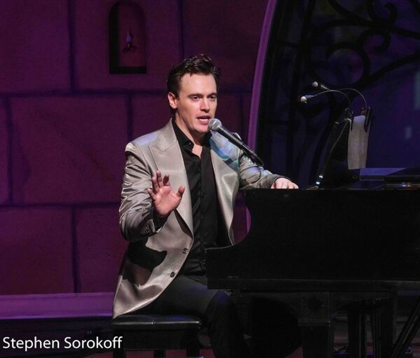 Photos: Erich Bergen Rings in the New Year at the Wick Theatre  Image