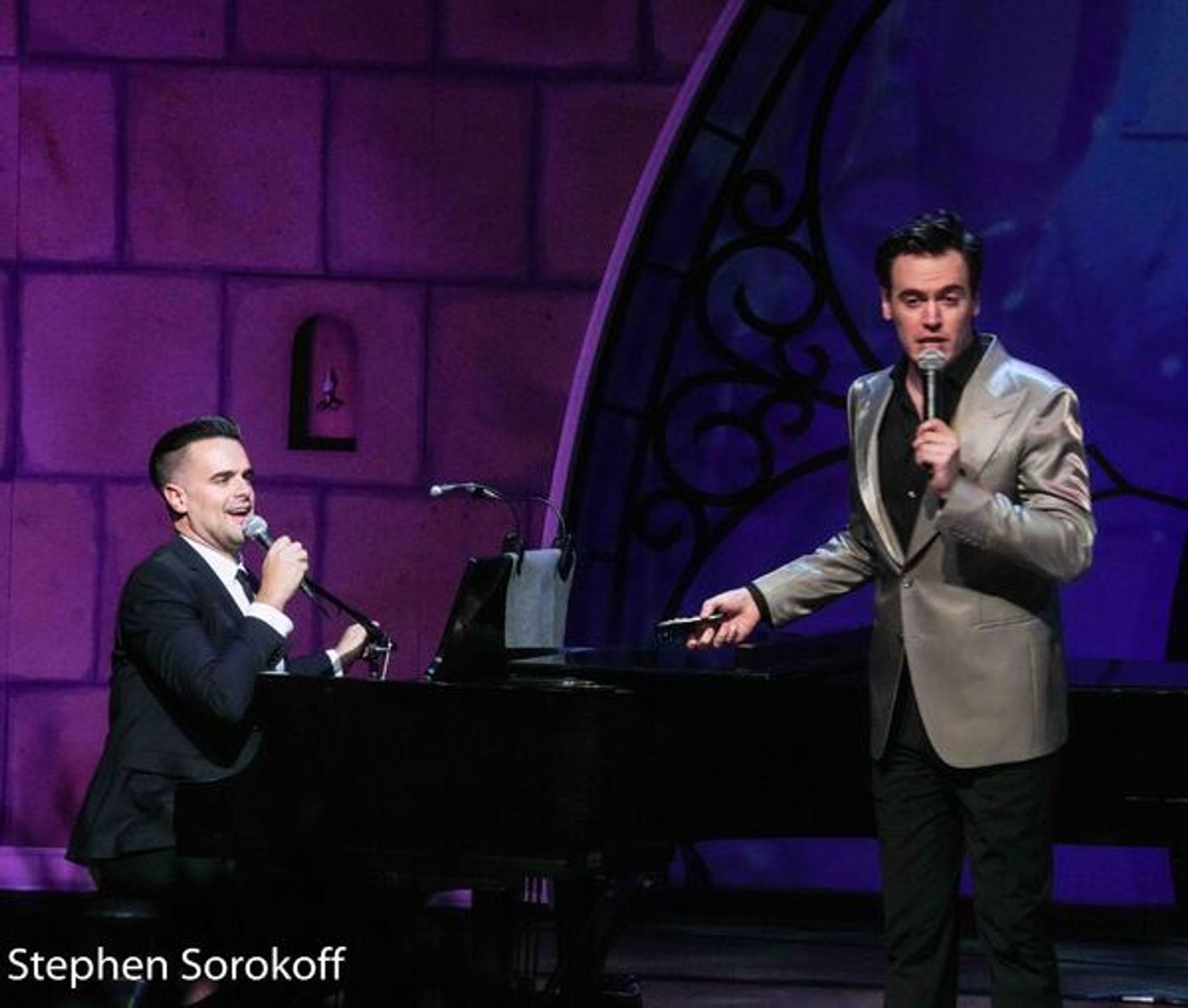 Photos: Erich Bergen Rings in the New Year at the Wick Theatre  Image