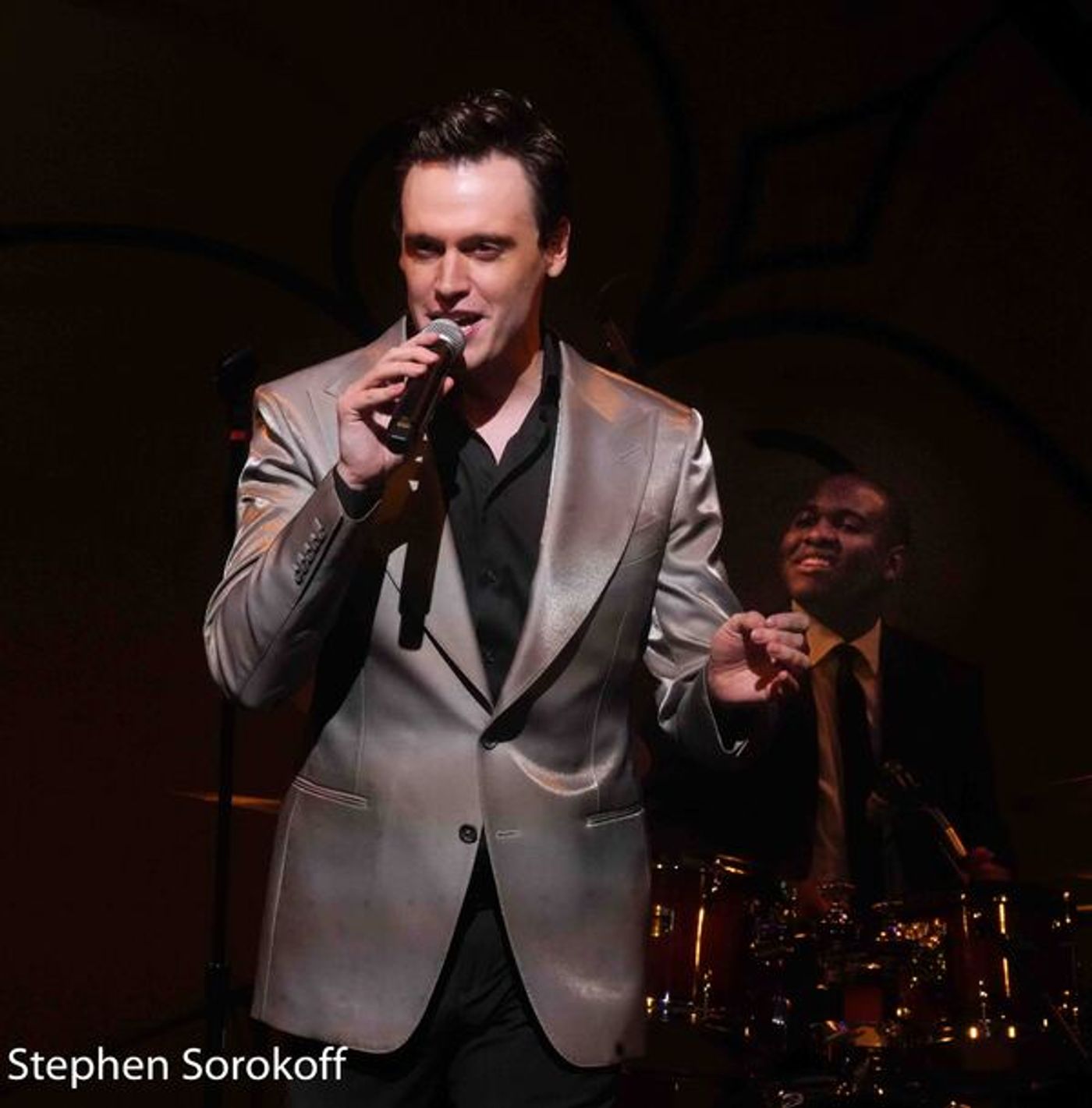 Photos: Erich Bergen Rings in the New Year at the Wick Theatre  Image