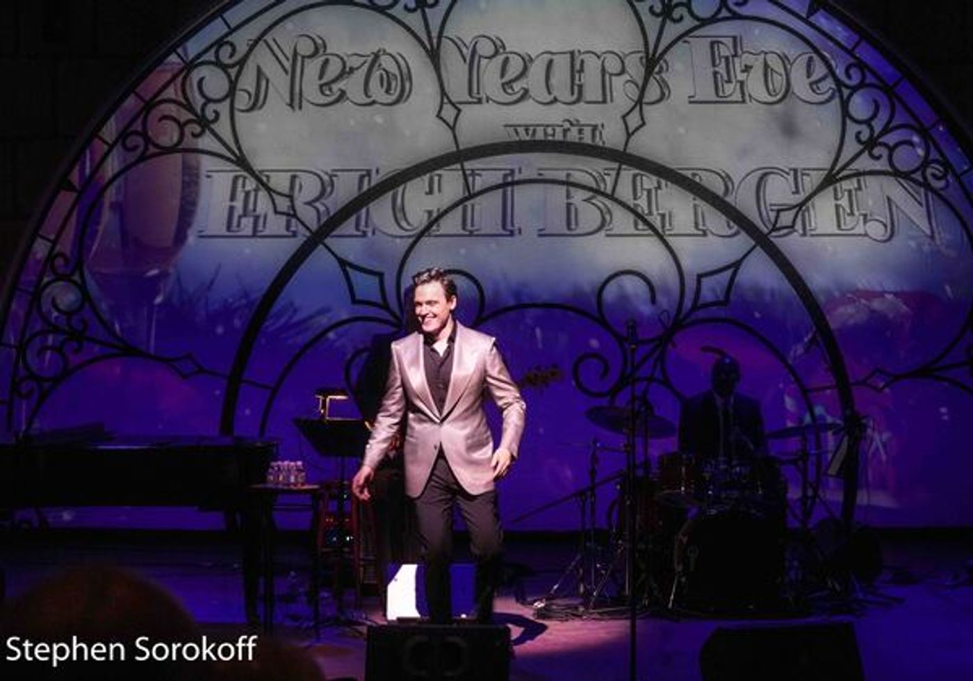 Photos: Erich Bergen Rings in the New Year at the Wick Theatre  Image