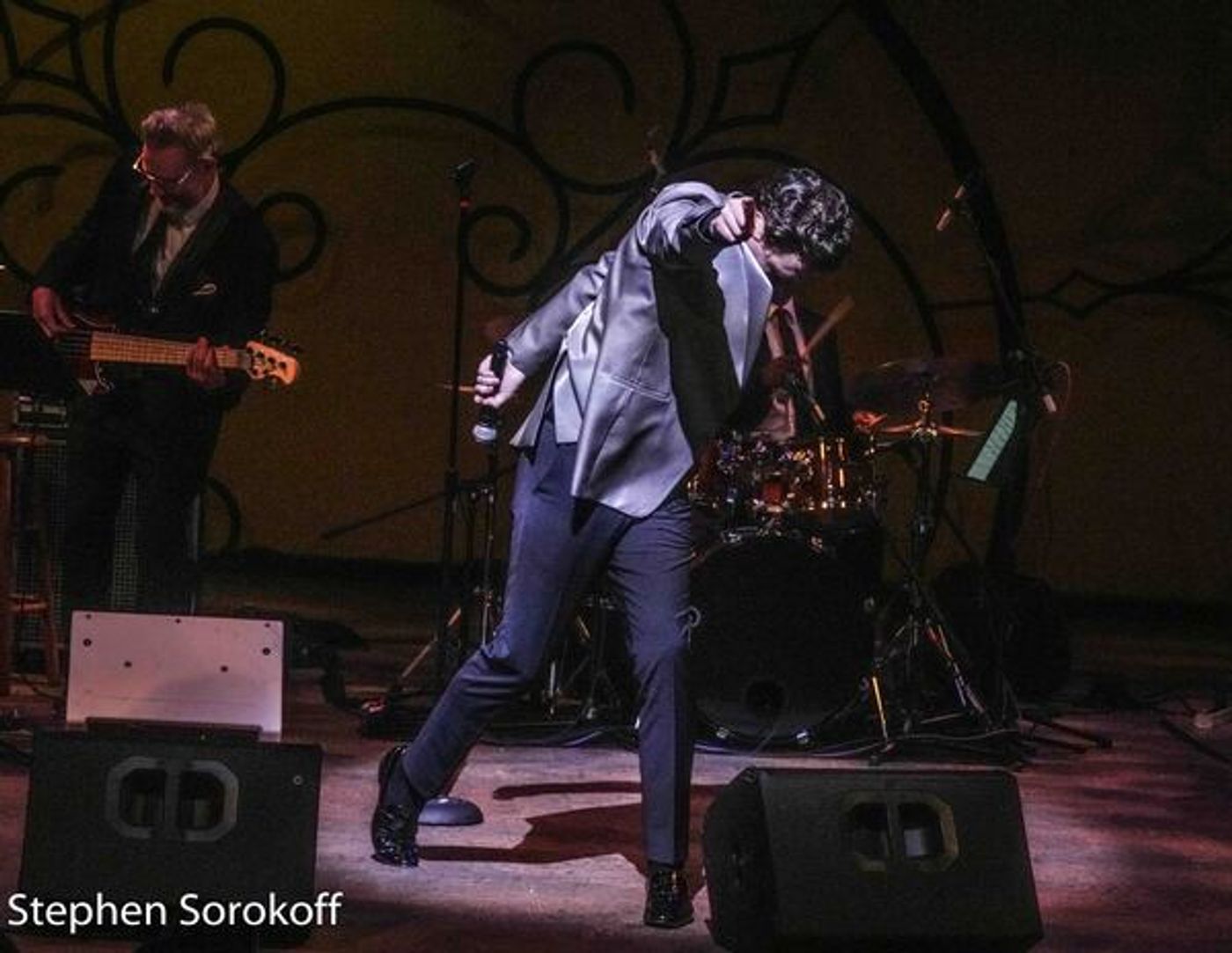 Photos: Erich Bergen Rings in the New Year at the Wick Theatre  Image