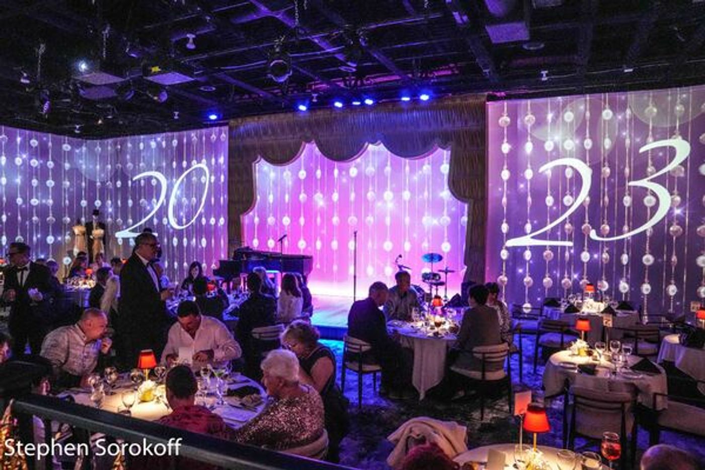 Photos: Erich Bergen Rings in the New Year at the Wick Theatre  Image