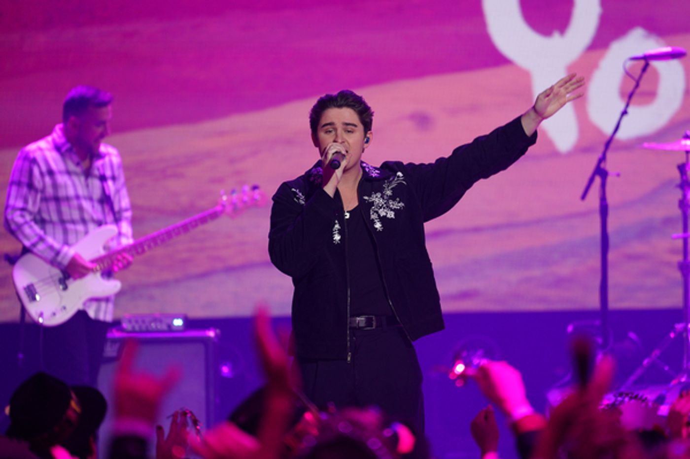 Photos: Ben Platt, Billy Porter & More Celebrate 2023 on NEW YEAR'S ROCKIN' EVE  Image