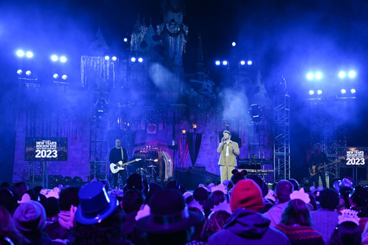 Photos: Ben Platt, Billy Porter & More Celebrate 2023 on NEW YEAR'S ROCKIN' EVE  Image