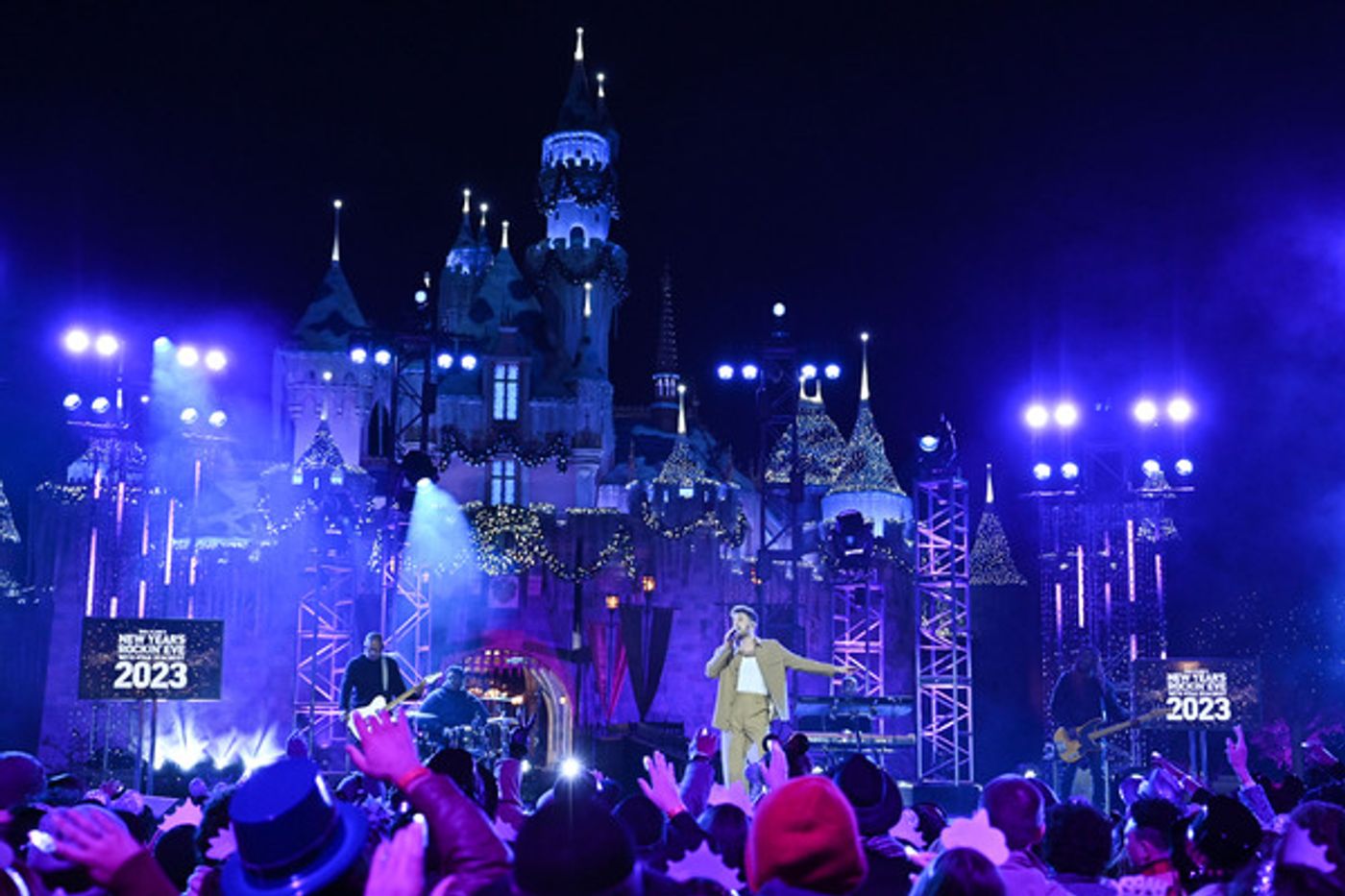 Photos: Ben Platt, Billy Porter & More Celebrate 2023 on NEW YEAR'S ROCKIN' EVE  Image