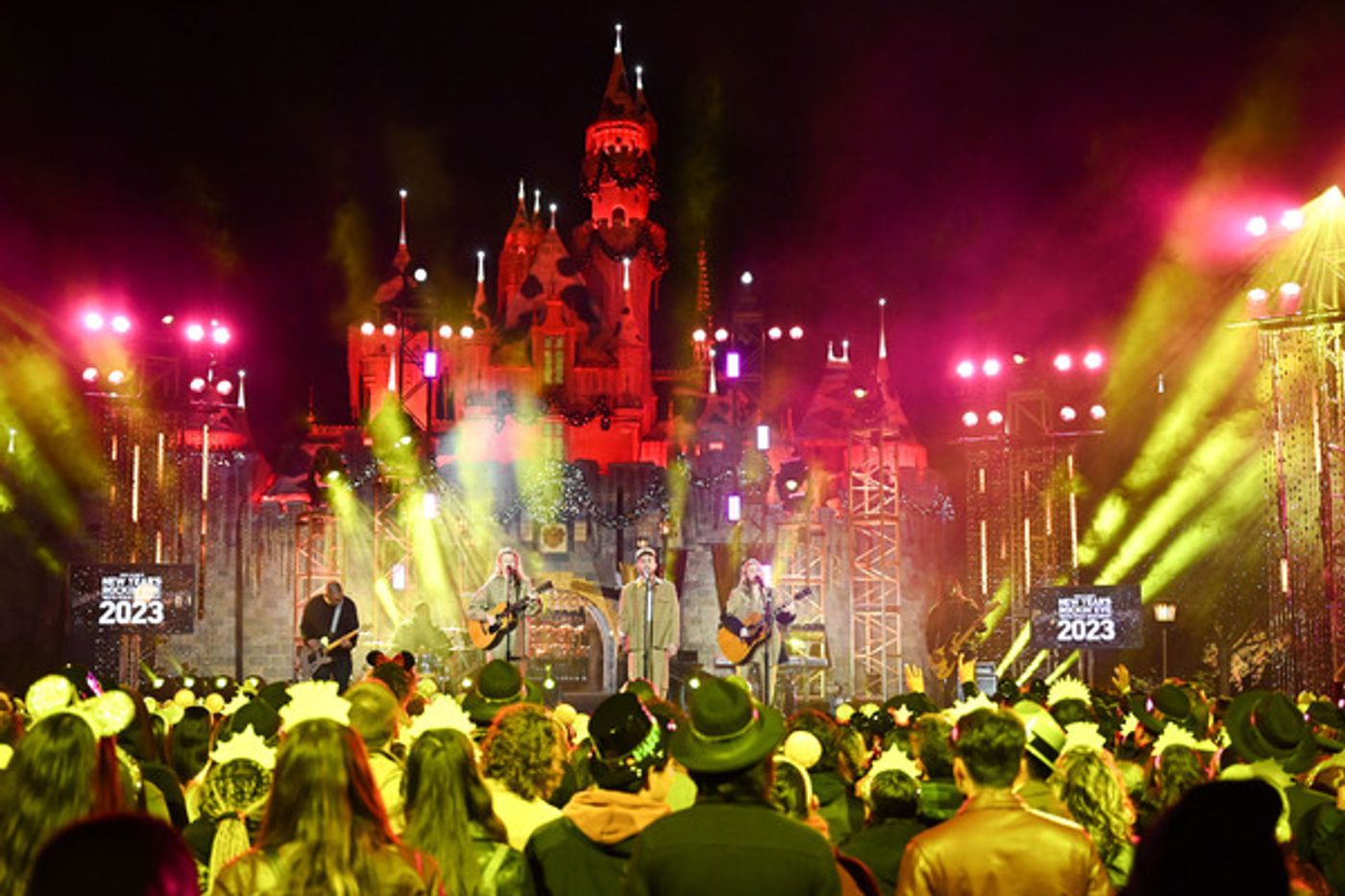 Photos: Ben Platt, Billy Porter & More Celebrate 2023 on NEW YEAR'S ROCKIN' EVE  Image