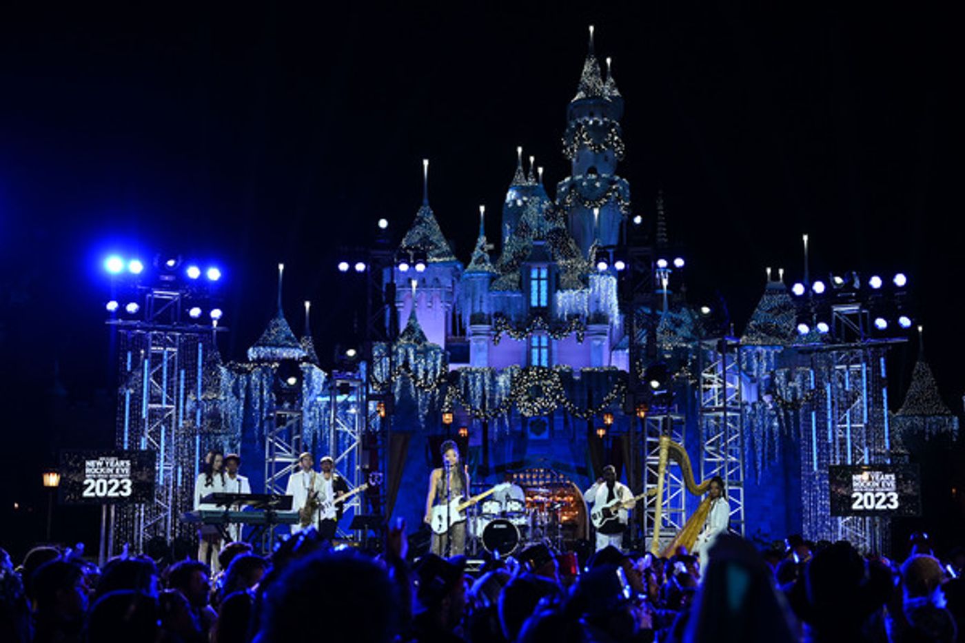 Photos: Ben Platt, Billy Porter & More Celebrate 2023 on NEW YEAR'S ROCKIN' EVE  Image