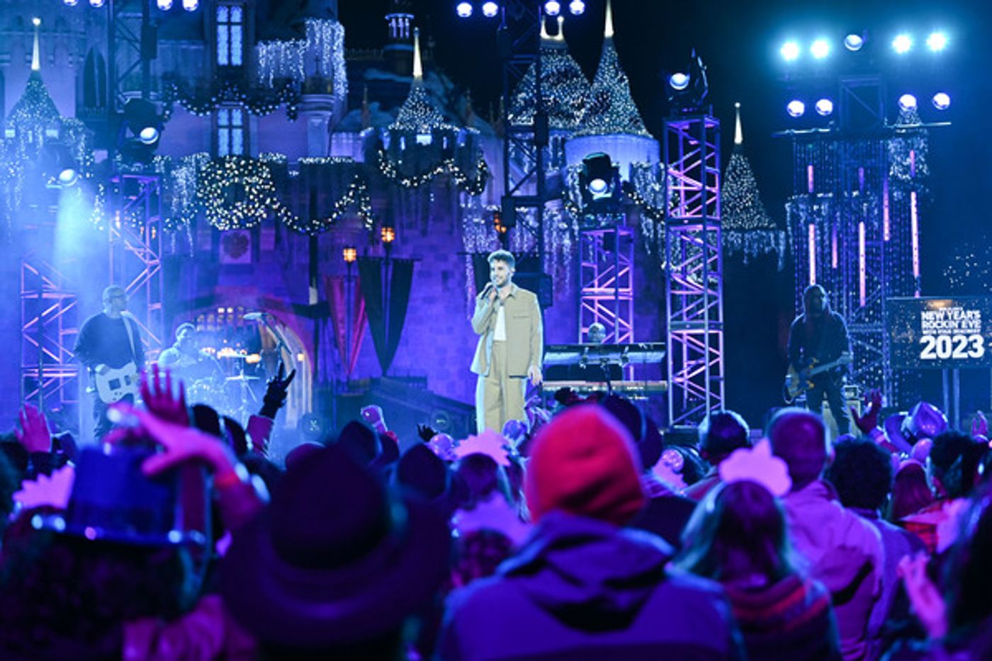 Photos: Ben Platt, Billy Porter & More Celebrate 2023 on NEW YEAR'S ROCKIN' EVE  Image