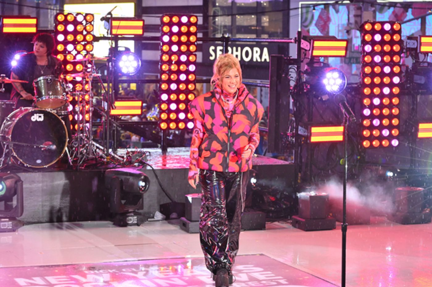 Photos: Ben Platt, Billy Porter & More Celebrate 2023 on NEW YEAR'S ROCKIN' EVE  Image