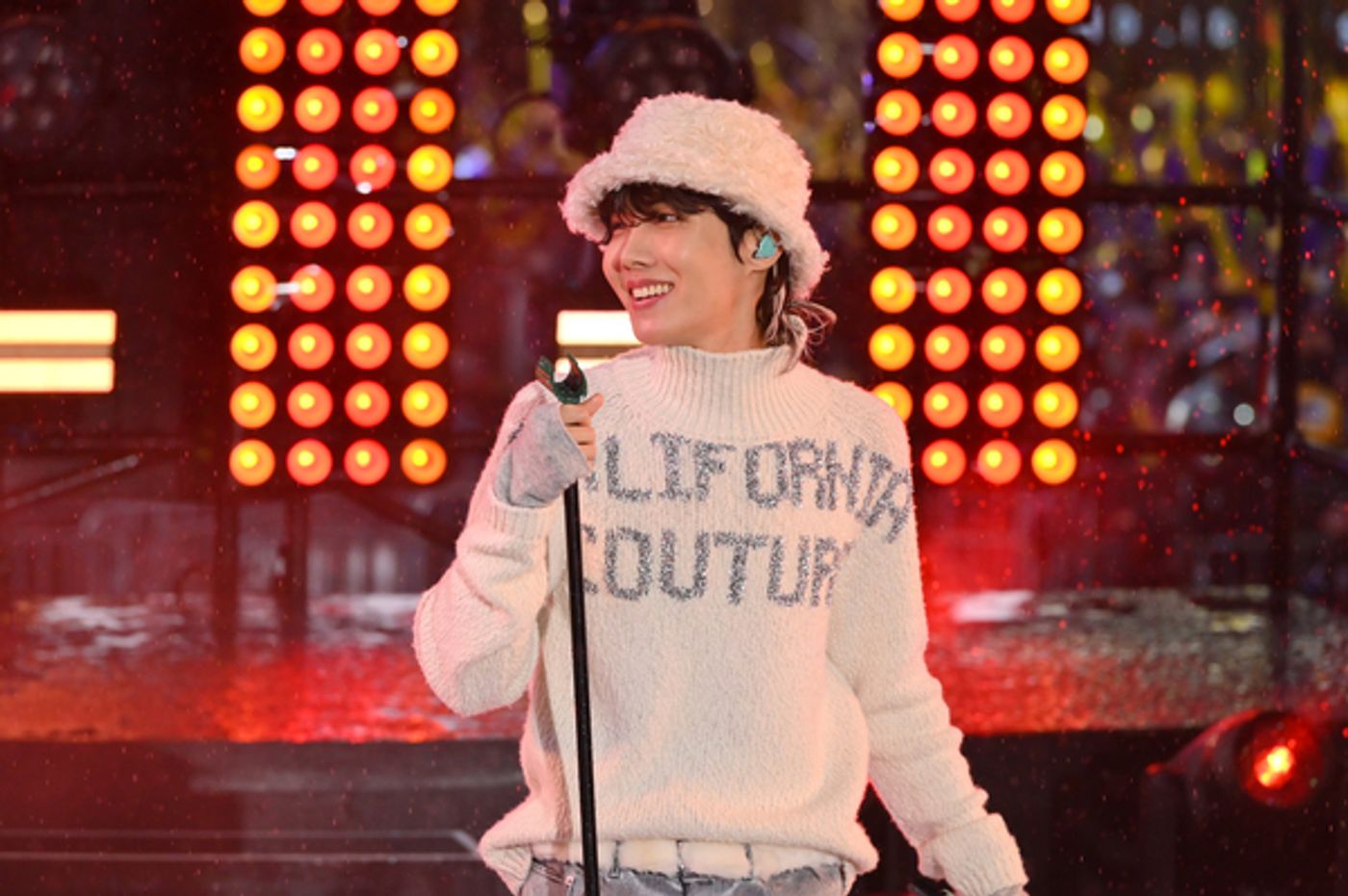 Photos: Ben Platt, Billy Porter & More Celebrate 2023 on NEW YEAR'S ROCKIN' EVE  Image