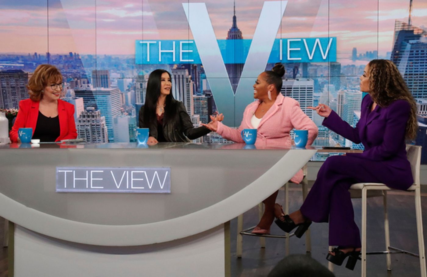 Photos: THE VIEW Co-Hosts Reunite to Honor Barbara Walters  Image