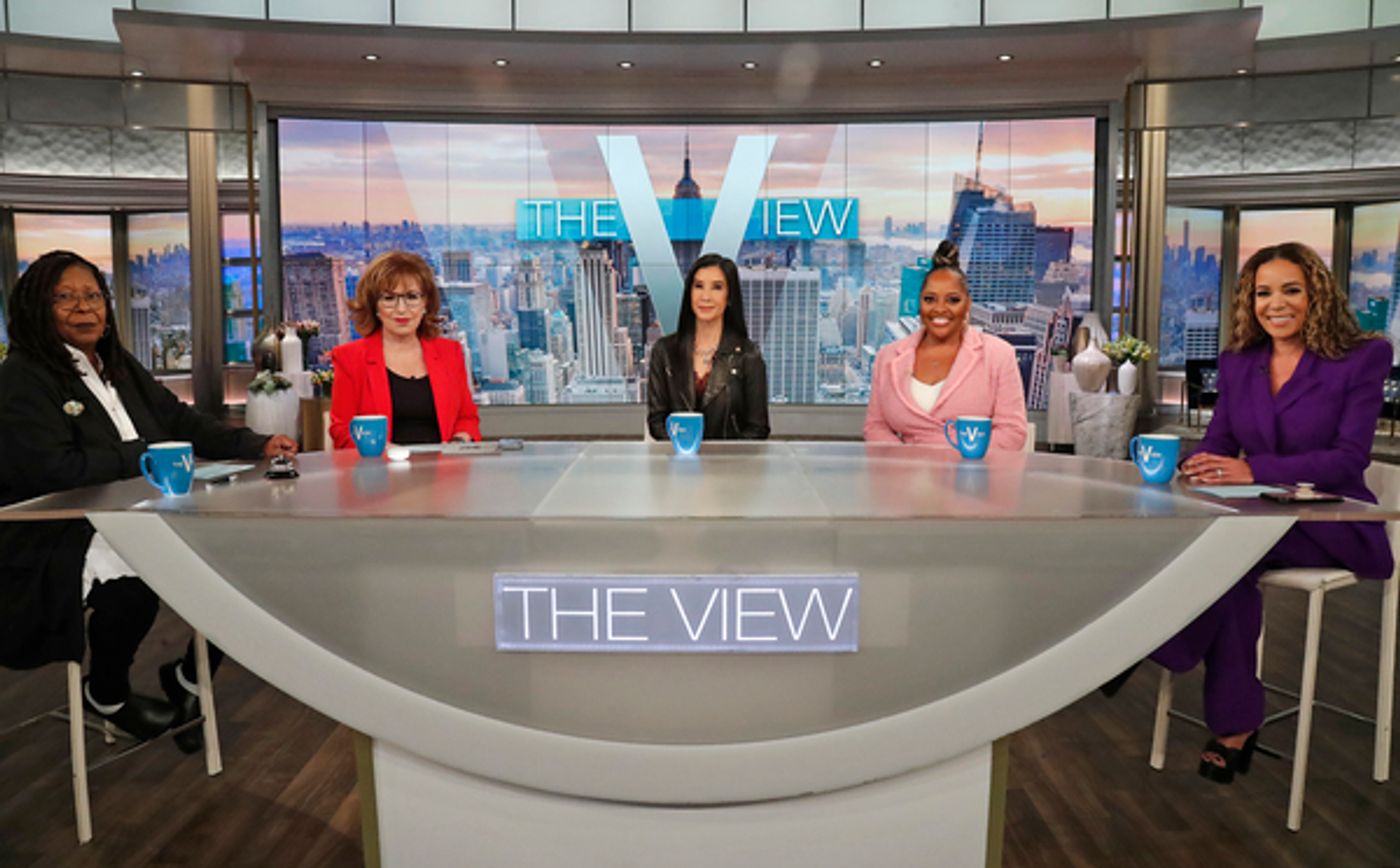 Photos: THE VIEW Co-Hosts Reunite to Honor Barbara Walters  Image