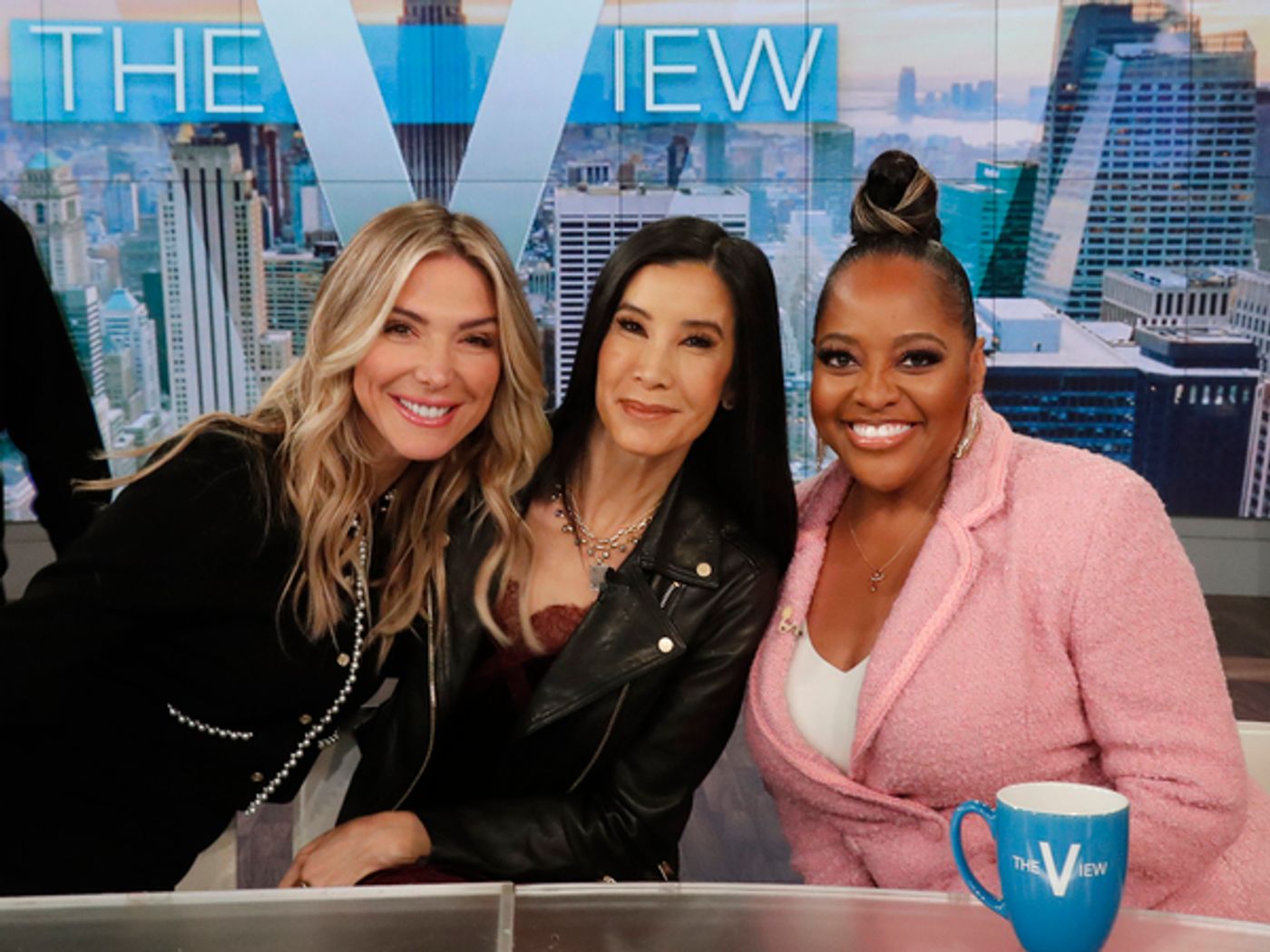 Photos: THE VIEW Co-Hosts Reunite to Honor Barbara Walters  Image