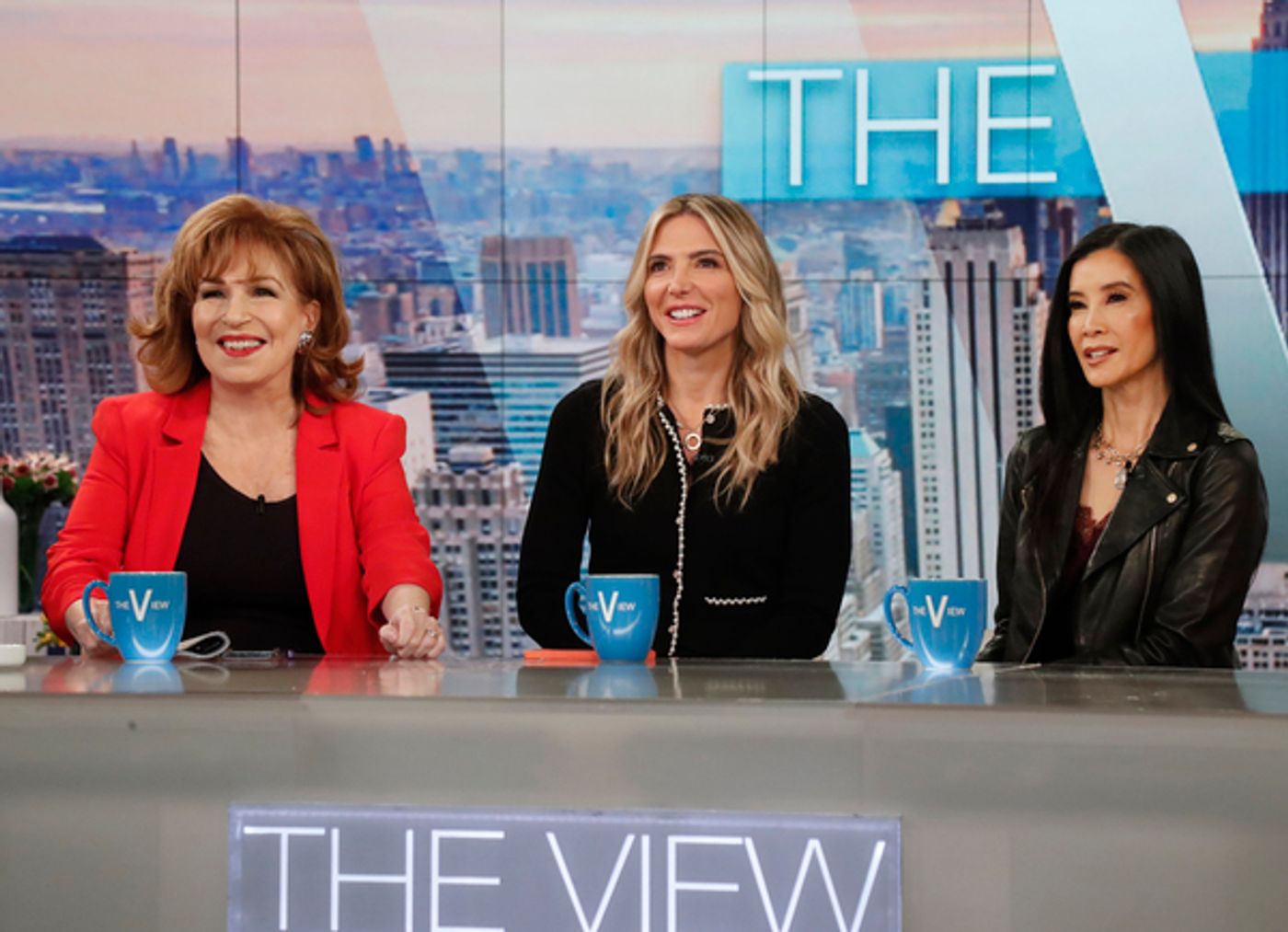 Photos: THE VIEW Co-Hosts Reunite to Honor Barbara Walters  Image