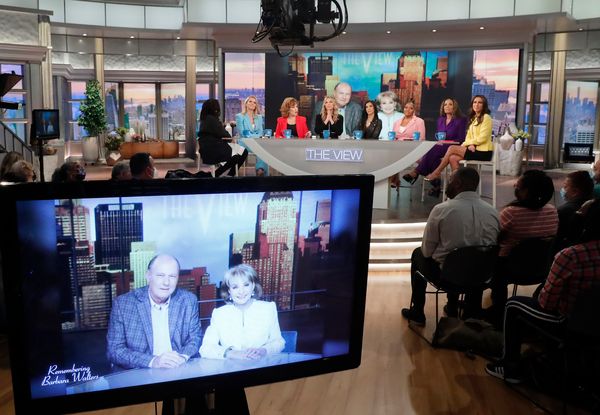 Whoopi Goldberg, Sara Haines, Joy Behar, Debbie Matenopoulos, Lisa Ling, Sherri Sheph Photo