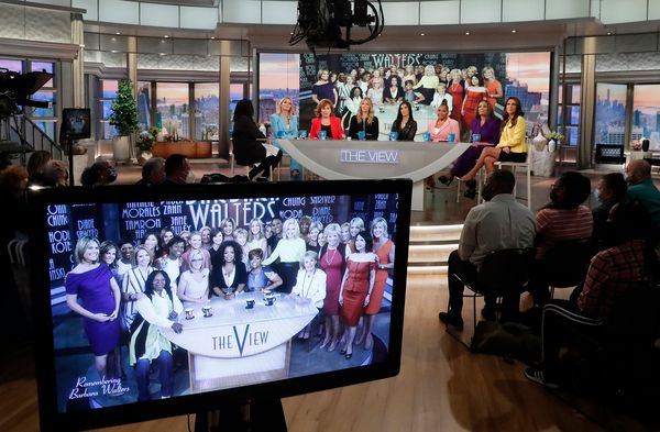 Whoopi Goldberg, Sara Haines, Joy Behar, Debbie Matenopoulos, Lisa Ling, Sherri Sheph Photo