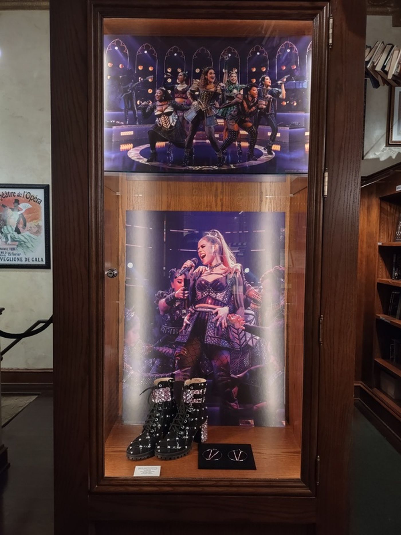 Photos: SIX Takes Over the Drama Book Shop With a New Display Photos: SIX Takes Over the Drama Book Shop With a New Display Image