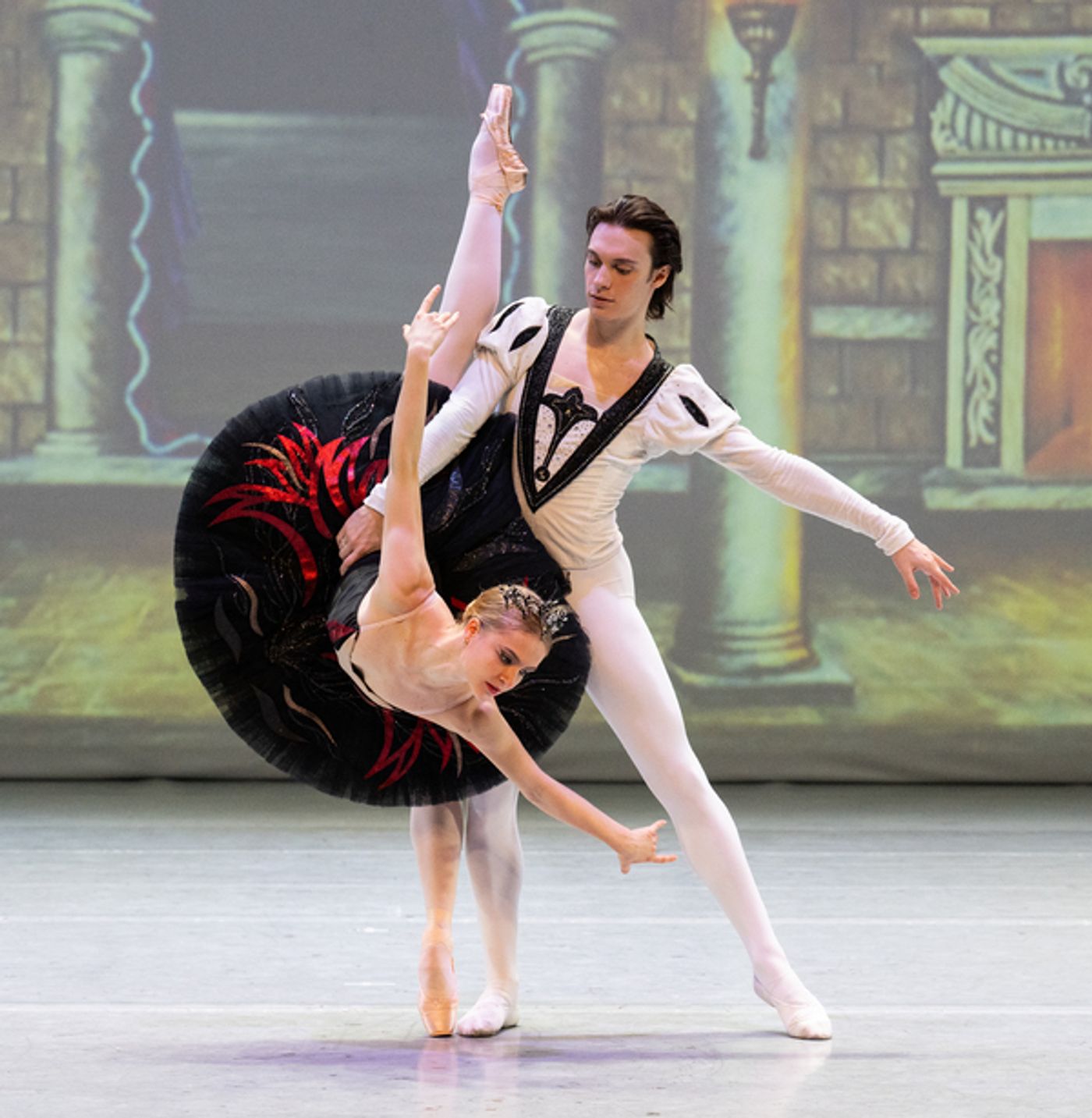 Photos: First Look at SWAN LAKE & THE NUTCRACKER From the Varna International Ballet's Debut UK Tour  Image