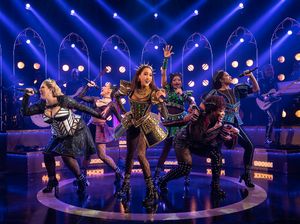 Bella Coppola (Jane Seymour), Zoe Jensen (Katherine Howard), Hailee Kaleem Wright
(Ca Photo