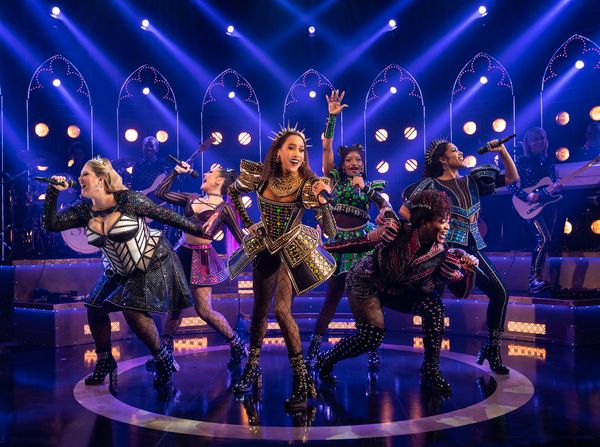 Bella Coppola (Jane Seymour), Zoe Jensen (Katherine Howard), Hailee Kaleem Wright
(Ca Photo