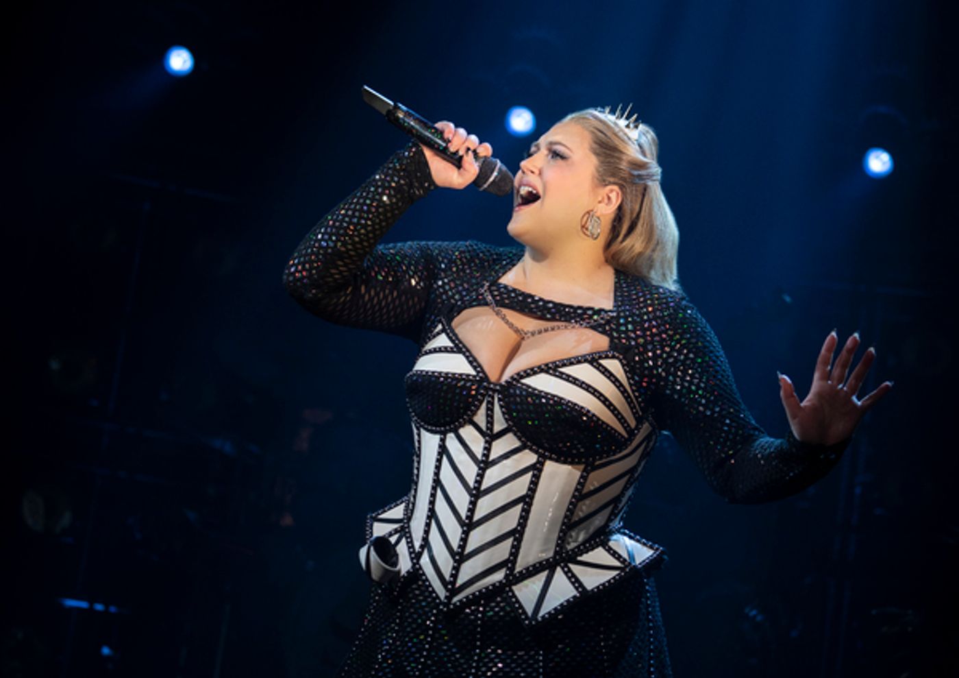 Photos: All New Queens Take the Stage in SIX on Broadway  Image