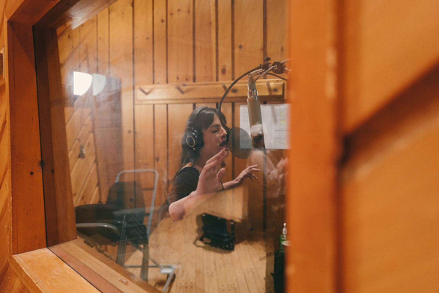 Photos: Behind the Scenes of the Cast of FUNNY GIRL in the Recording Studio  Image