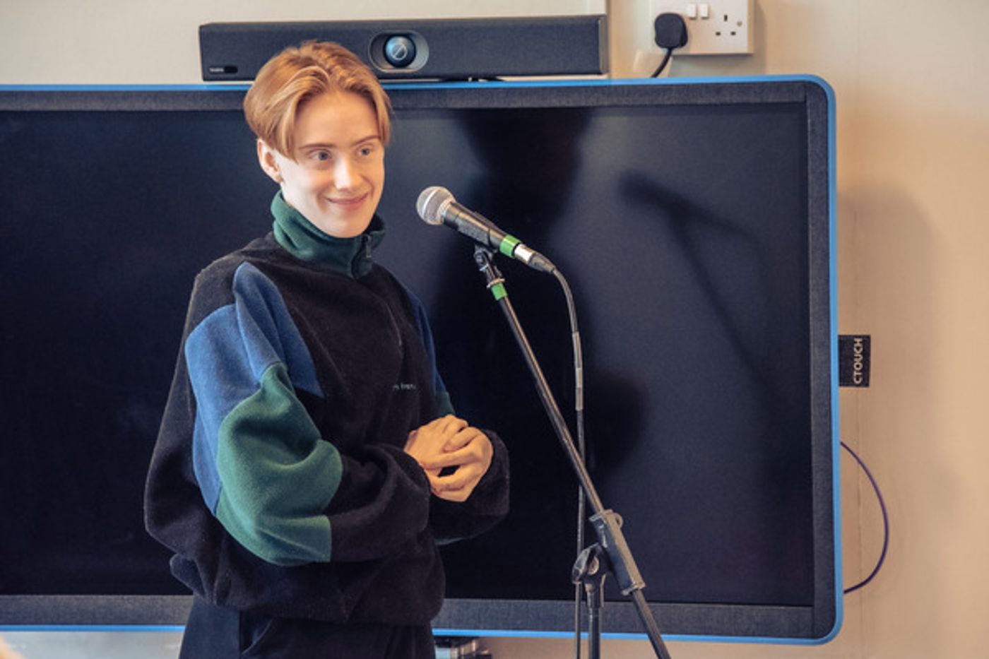 Photos: First Look at BIRDS AND BEES UK Tour in Rehearsal  Image