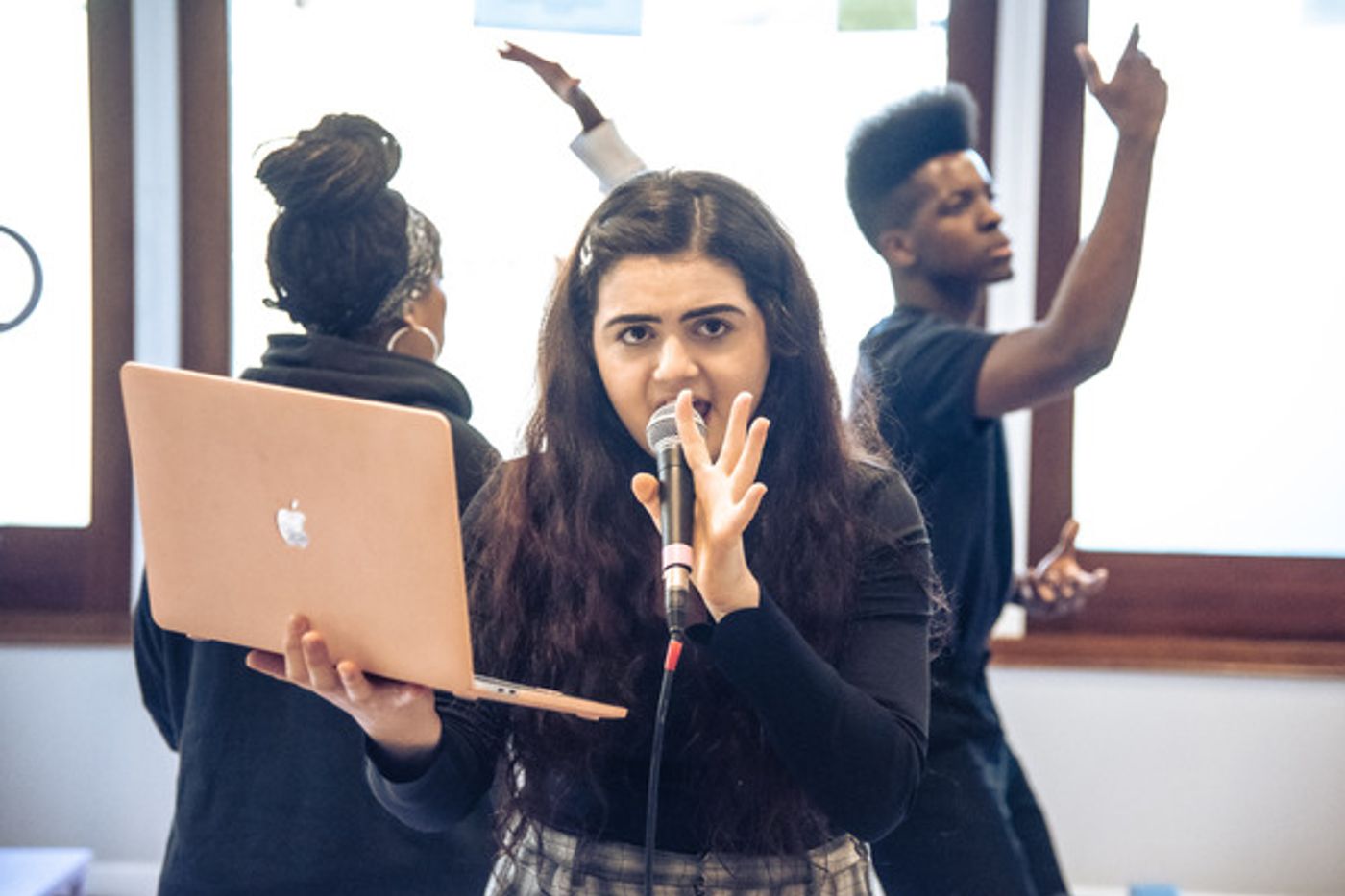 Photos: First Look at BIRDS AND BEES UK Tour in Rehearsal  Image