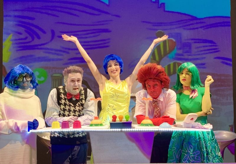 inside and out of me al teatro manzoni di milano
