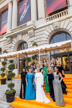 Elisabeth Smith, Louisa Basarrate, Betsy Linder, Holly Thier, Courtney Dallaire, Pam  Photo