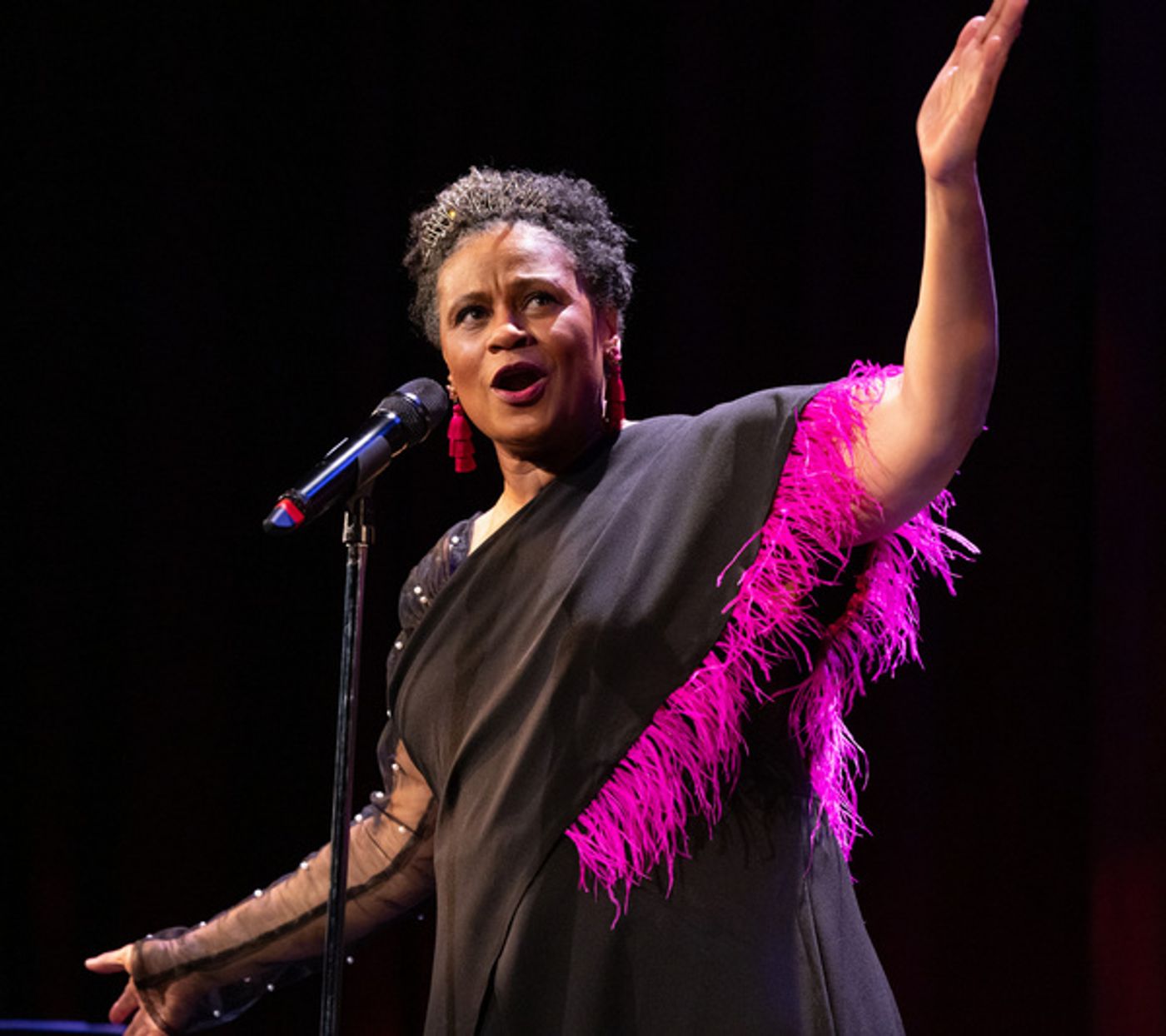 Photos: First Look at BROADS at 1812 Productions  Image