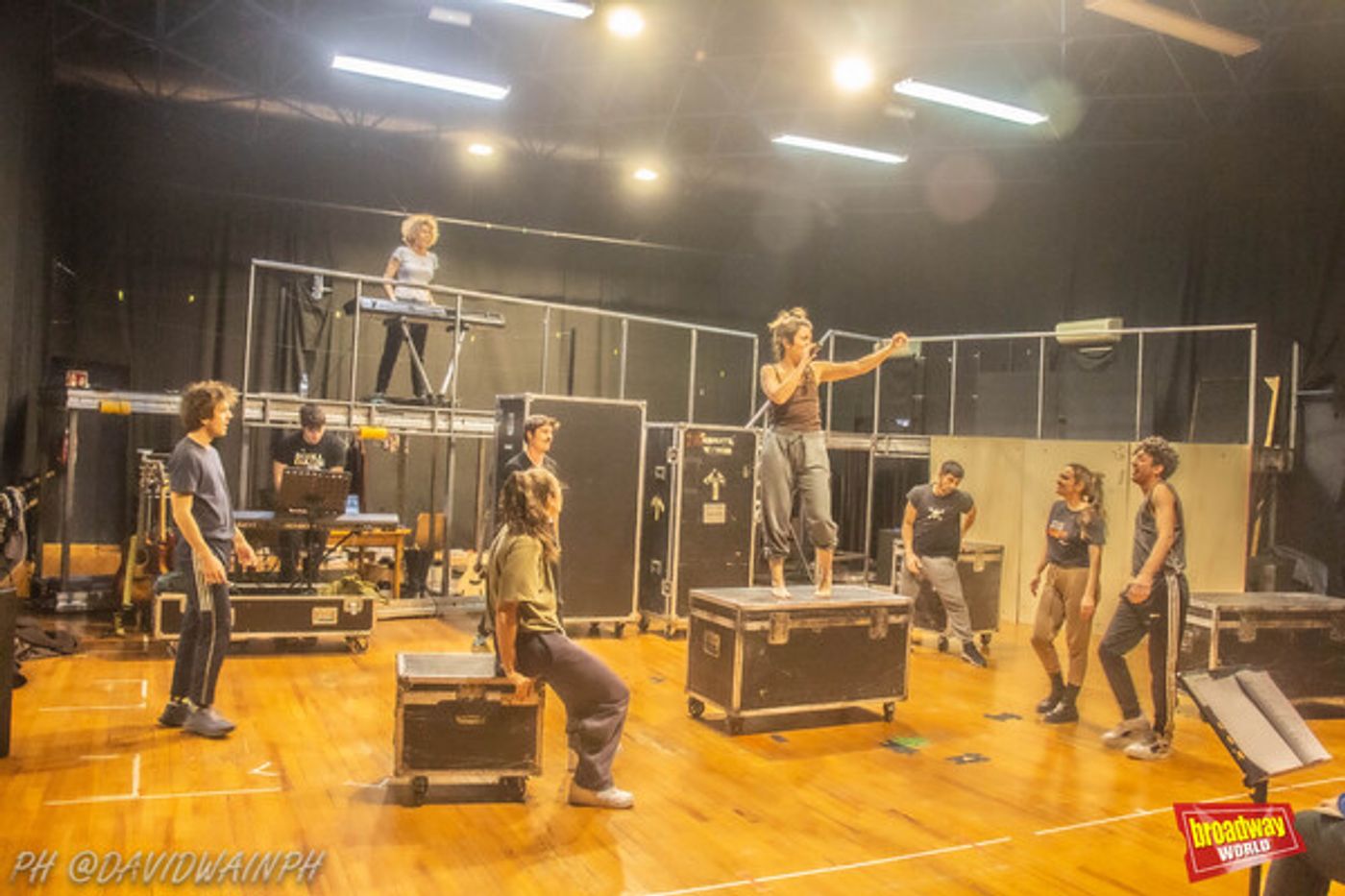 Photos: Nos colamos en los ensayos de L'ALEGRIA QUE PASSA  Image