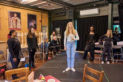 Celinde Schoenmaker and cast Photo