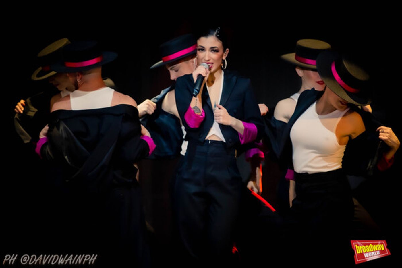 Photos: CRUZ DE NAVAJAS entra en su recta final en Barcelona Photos: CRUZ DE NAVAJAS entra en su recta final en Barcelona Image