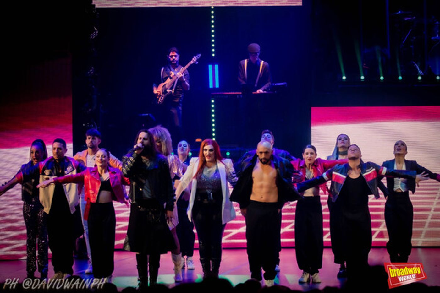 Photos: CRUZ DE NAVAJAS entra en su recta final en Barcelona Photos: CRUZ DE NAVAJAS entra en su recta final en Barcelona Image